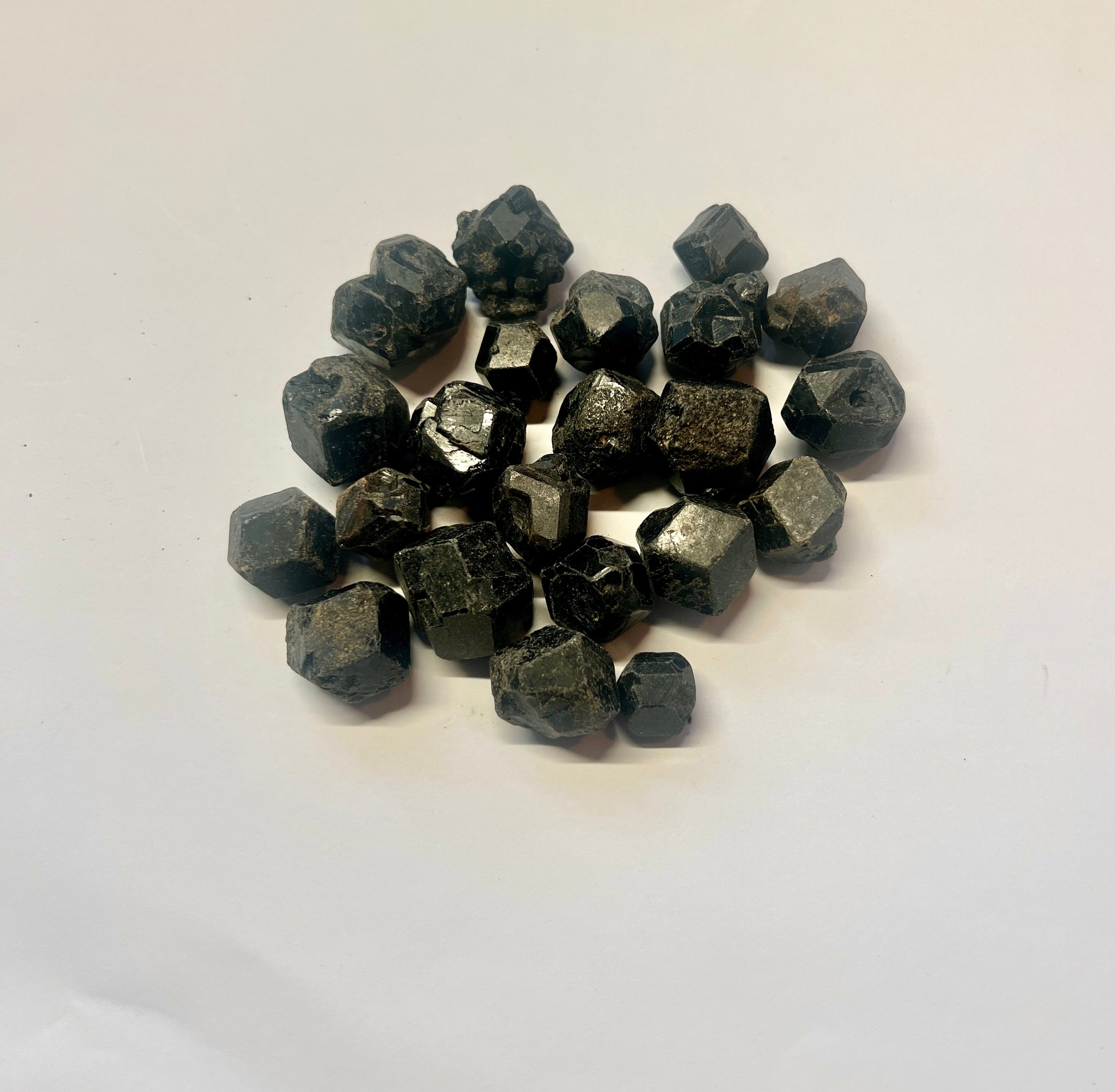 Black andradite store garnet